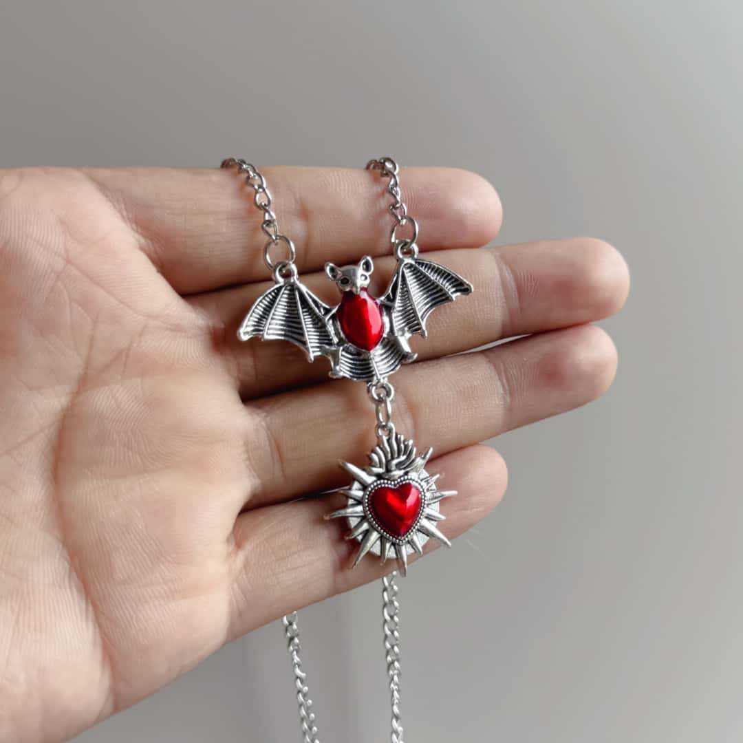 Spike Heart Bat Necklace, Goth - Men'S Victorian Accessories ulasan dan harga
